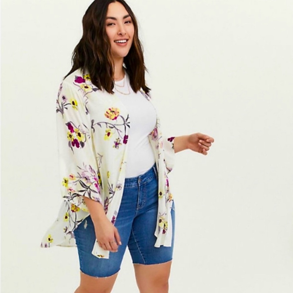 Torrid SIZE 3/4 White, Purple, & Yellow Floral Duster
